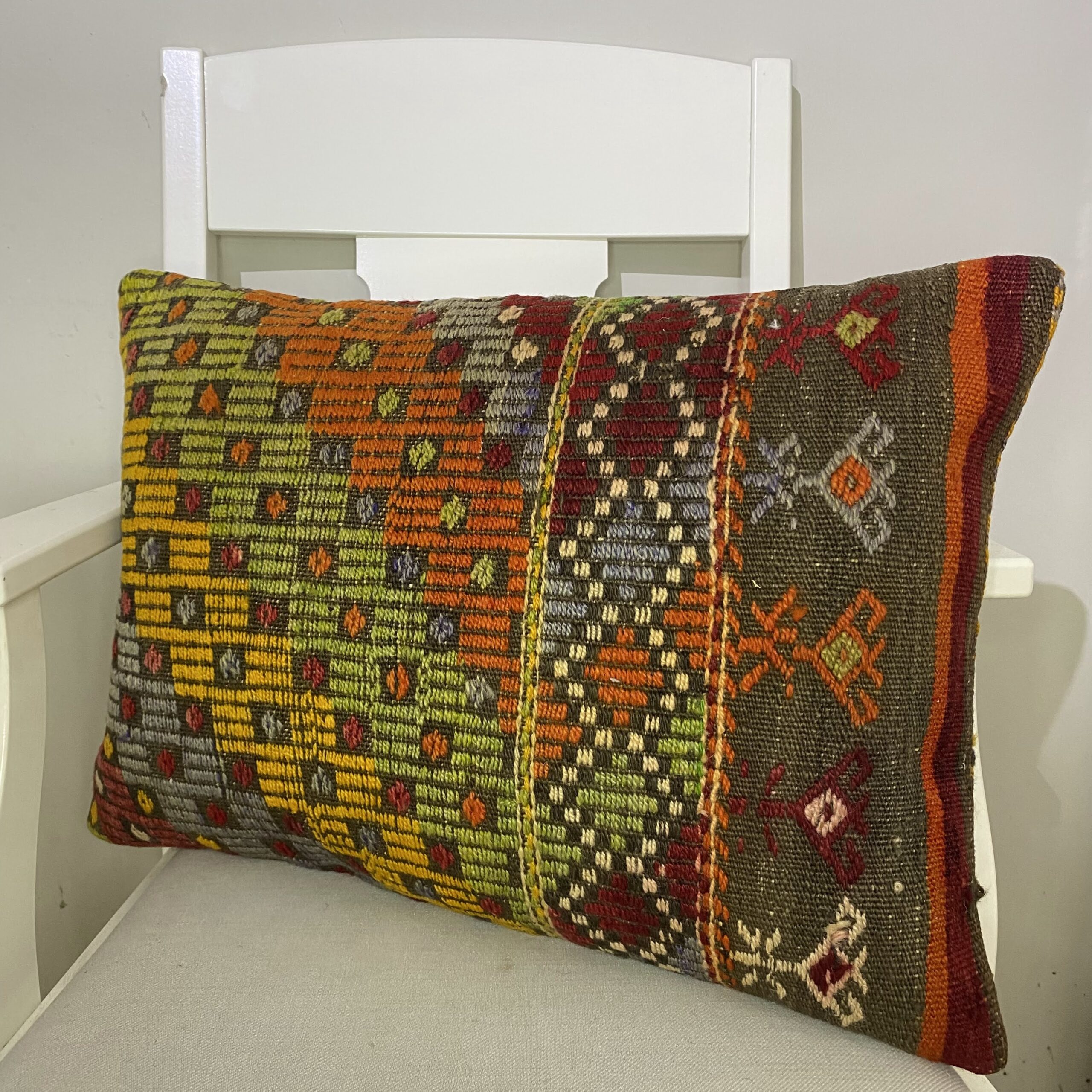 Hand-Woven Pillowcase, Kilim rug, silk wool/weave, size 40 × 60 cm, from Konya, SKU 549